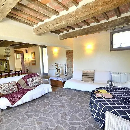 Sleeps 4 Pool Wifi Appartamento