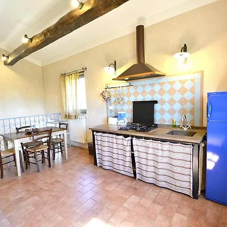 Sleeps 4 Pool Wifi Appartamento